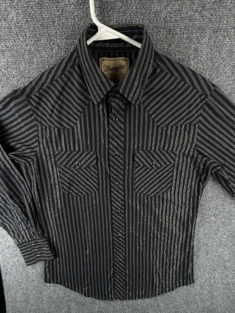Wrangler Women Black Silver Striped Shiny Pearl Snap Western Shirt Pockets Adult